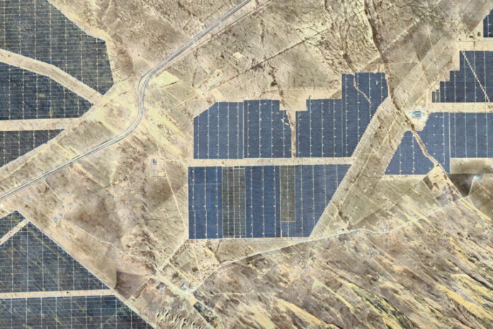 Quase três quartos de projetos solares e eólicos estão sendo construídos na China
