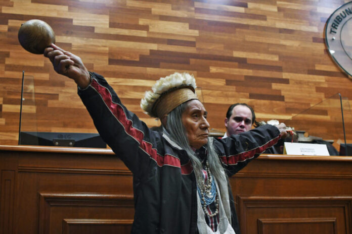 Pessoas U'wa aguardam implementação da decisão judicial de referência contra o governo colombiano
